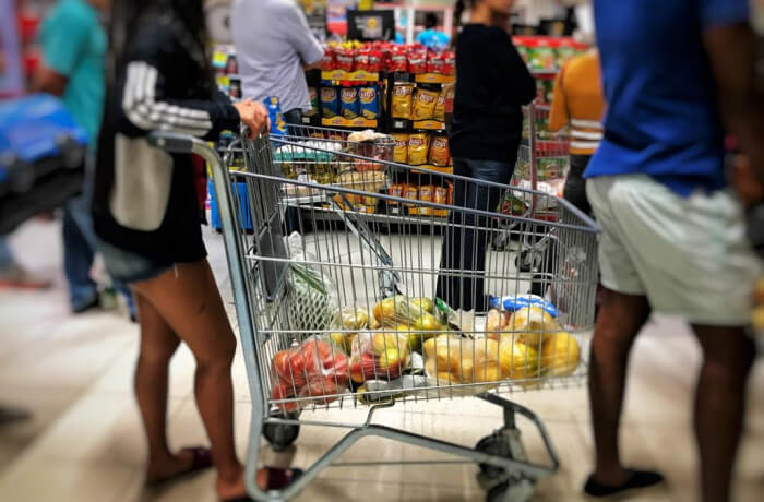 Alimentos e gasolina ajudam inflação cair e índice fica em 0,23% em maio