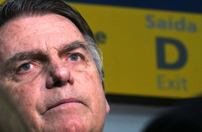 Bolsonaro admite que pediu a aliados para encaminhar mensagem com fake news