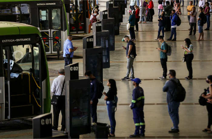 Serviços crescem 0,5% no país em julho